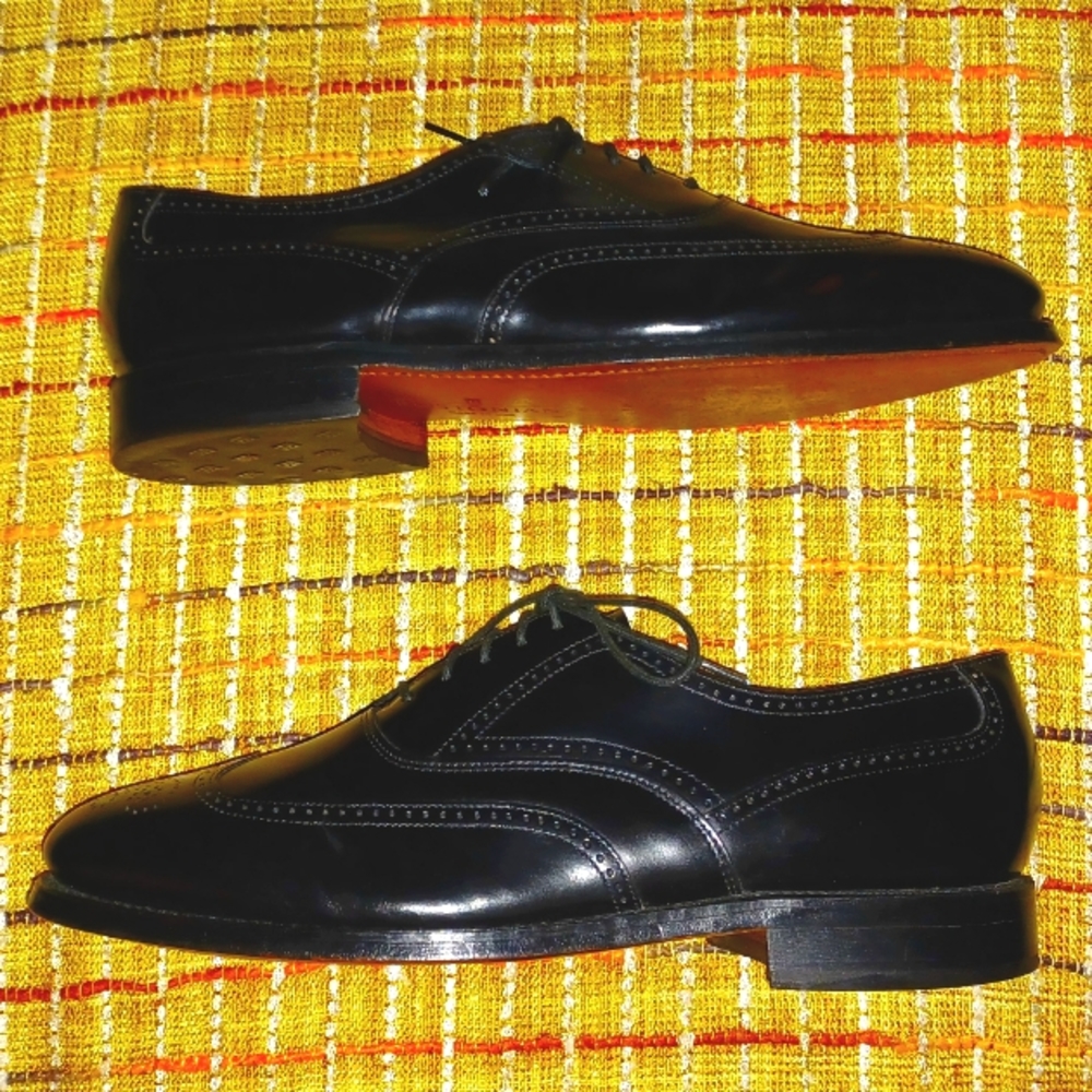 BOSTONIAN CLASSICS BLACK LEATHER WINGTIPS EXCELLENT 10.5 MADE IN USA